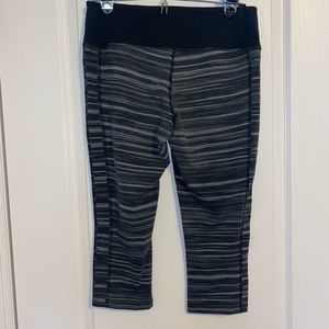 Nike Cropped Leggings - Size M